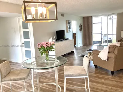 9423 S Hollybrook Lake Drive Pembroke Pines FL 33025
