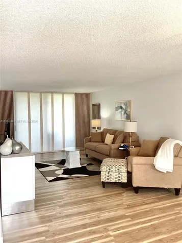 9423 S Hollybrook Lake Drive Pembroke Pines FL 33025