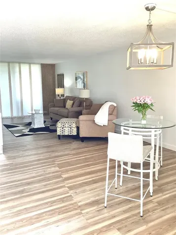 9423 S Hollybrook Lake Drive Pembroke Pines FL 33025