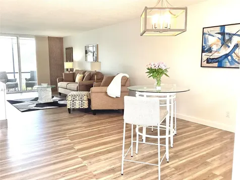 9423 S Hollybrook Lake Drive Pembroke Pines FL 33025