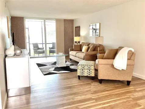 9423 S Hollybrook Lake Drive Pembroke Pines FL 33025