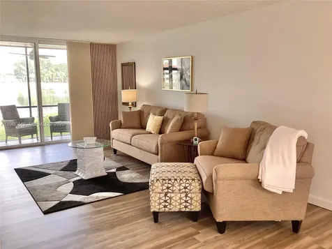 9423 S Hollybrook Lake Drive Pembroke Pines FL 33025