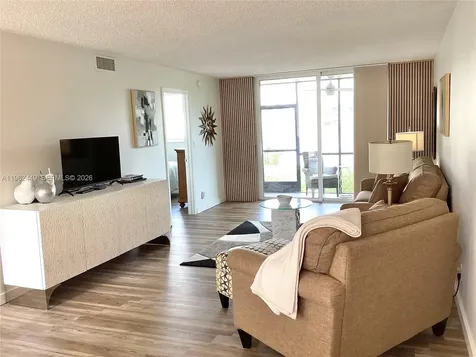 9423 S Hollybrook Lake Drive Pembroke Pines FL 33025