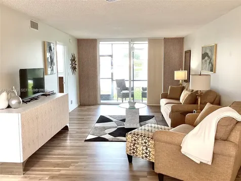 9423 S Hollybrook Lake Drive Pembroke Pines FL 33025