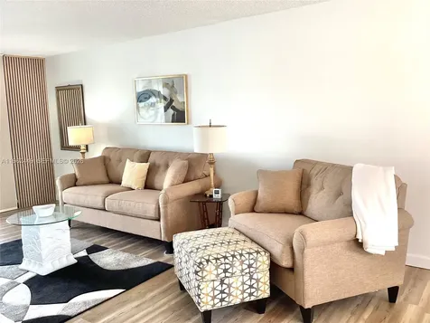 9423 S Hollybrook Lake Drive Pembroke Pines FL 33025
