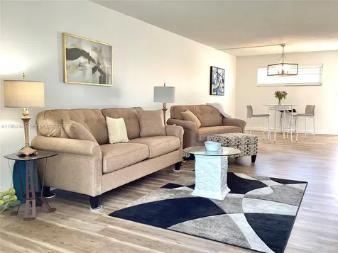 9423 S Hollybrook Lake Drive Pembroke Pines FL 33025