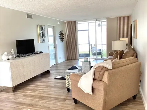 9423 S Hollybrook Lake Drive Pembroke Pines FL 33025