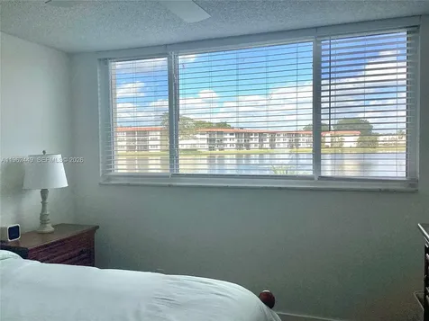 9423 S Hollybrook Lake Drive Pembroke Pines FL 33025