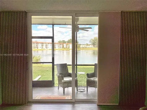9423 S Hollybrook Lake Drive Pembroke Pines FL 33025