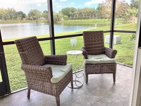 9423 S Hollybrook Lake Drive Pembroke Pines FL 33025