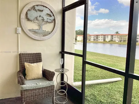 9423 S Hollybrook Lake Drive Pembroke Pines FL 33025