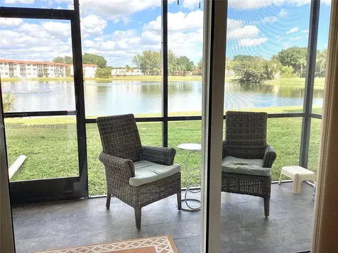 9423 S Hollybrook Lake Drive Pembroke Pines FL 33025