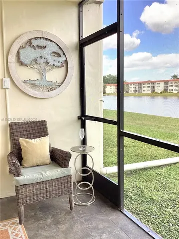 9423 S Hollybrook Lake Drive Pembroke Pines FL 33025
