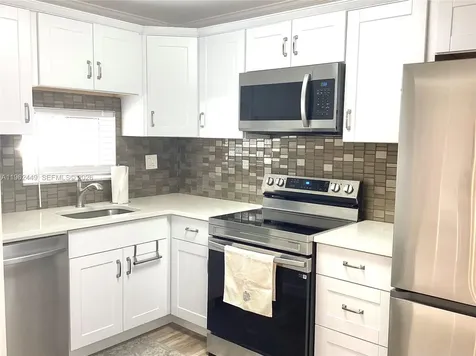 9423 S Hollybrook Lake Drive Pembroke Pines FL 33025
