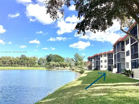 9423 S Hollybrook Lake Drive Pembroke Pines FL 33025