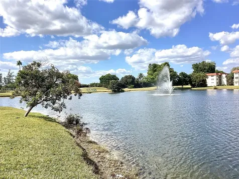 9423 S Hollybrook Lake Drive Pembroke Pines FL 33025