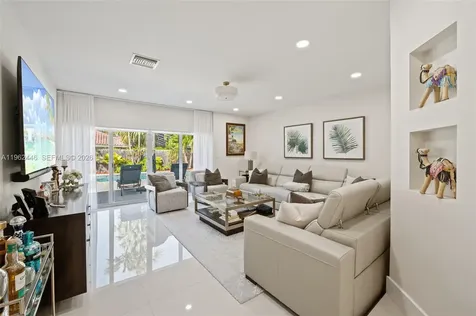 16140 Aberdeen Way Miami Lakes FL 33014