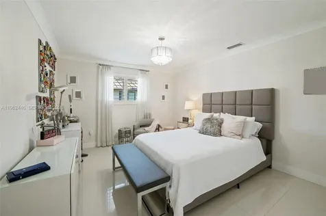 16140 Aberdeen Way Miami Lakes FL 33014
