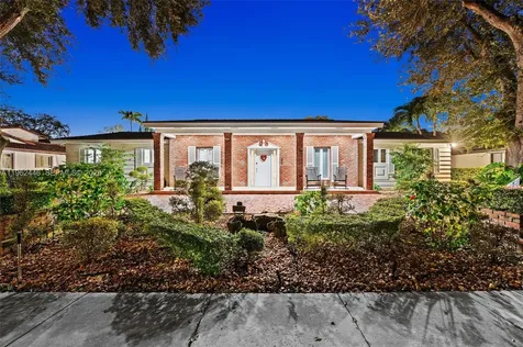 16140 Aberdeen Way Miami Lakes FL 33014