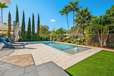 16140 Aberdeen Way Miami Lakes FL 33014