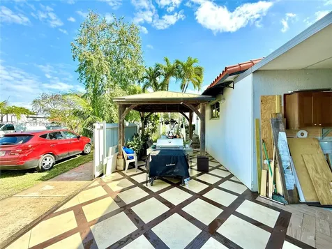 300 SW 71st Avenue Miami FL 33144