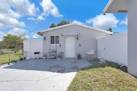 3280 NW 213th Terrace Miami Gardens FL 33056