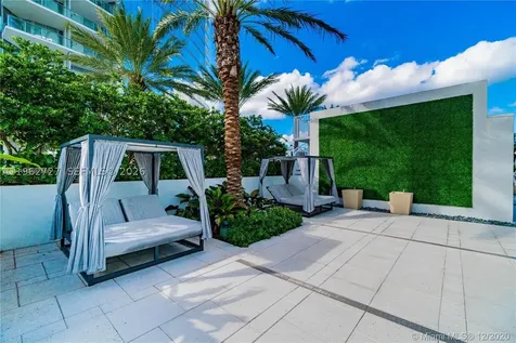 851 NE 1st Avenue Miami FL 33132