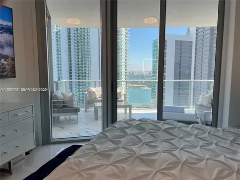 851 NE 1st Avenue Miami FL 33132