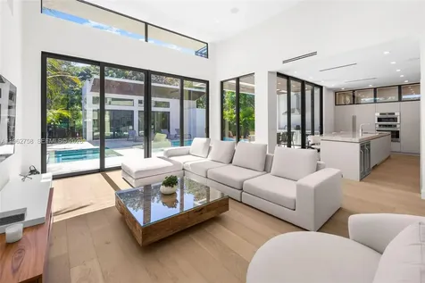 290 NW 48th Street Miami FL 33127