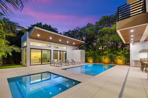 290 NW 48th Street Miami FL 33127
