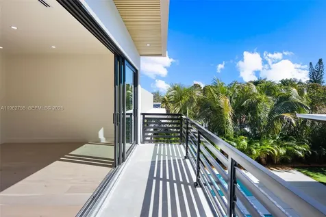290 NW 48th Street Miami FL 33127