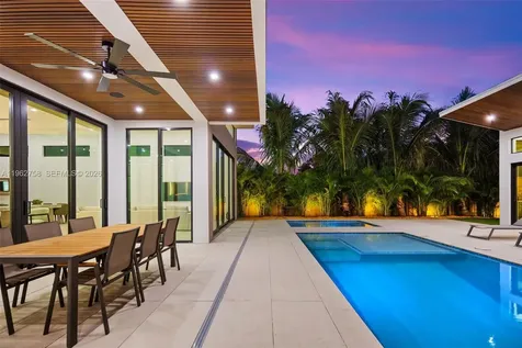 290 NW 48th Street Miami FL 33127