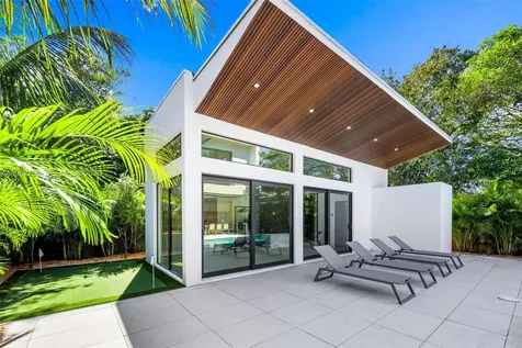 290 NW 48th Street Miami FL 33127