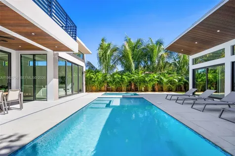 290 NW 48th Street Miami FL 33127
