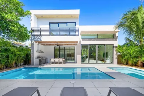 290 NW 48th Street Miami FL 33127