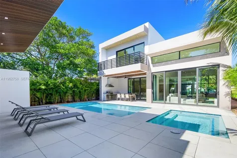 290 NW 48th Street Miami FL 33127