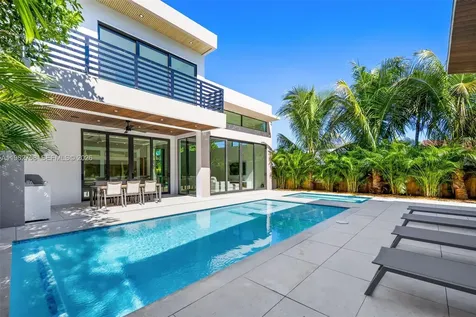 290 NW 48th Street Miami FL 33127