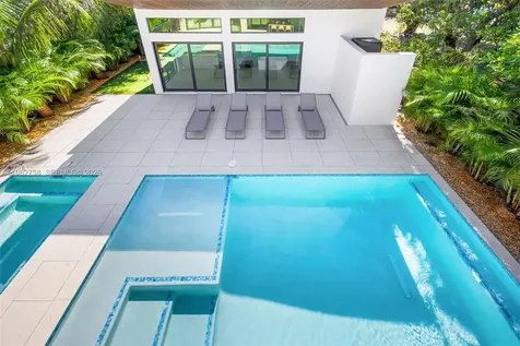 290 NW 48th Street Miami FL 33127