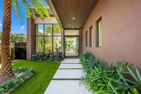 290 NW 48th Street Miami FL 33127
