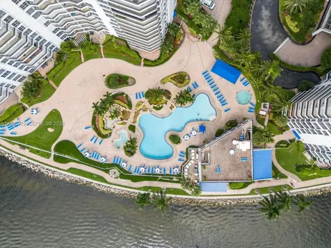 19195 NE 36th Court Aventura FL 33180