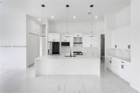 4330 NW 34th Avenue Cape Coral FL 33993