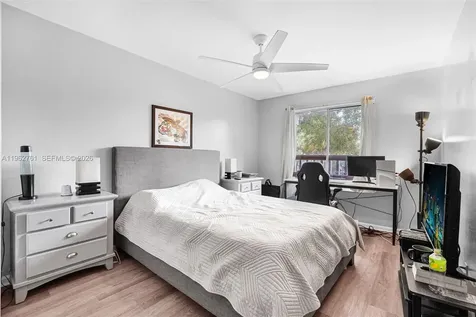 2149 W Discovery Circle W Deerfield Beach FL 33442