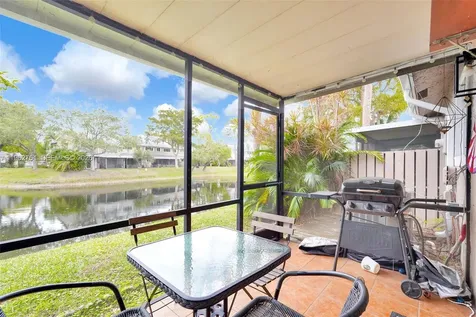2149 W Discovery Circle W Deerfield Beach FL 33442