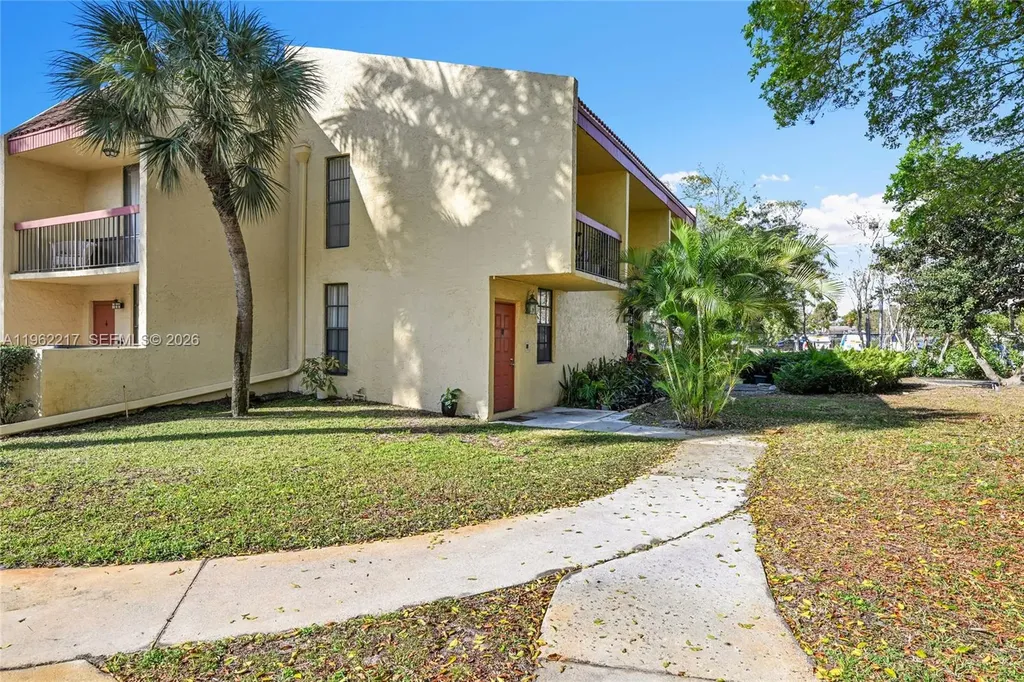 781 SE 1st Way Deerfield Beach FL 33441