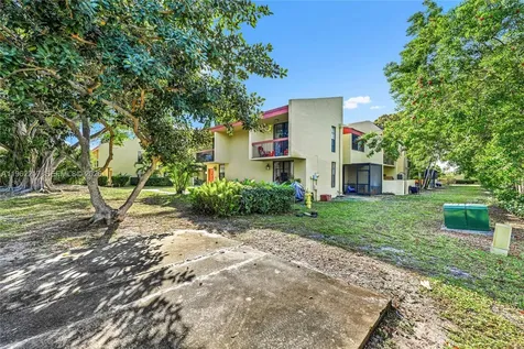 781 SE 1st Way Deerfield Beach FL 33441