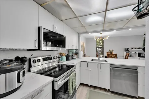 781 SE 1st Way Deerfield Beach FL 33441