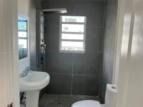 1015 S 17th Avenue Hollywood FL 33020