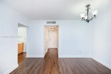 2899 Collins Avenue Miami Beach FL 33140