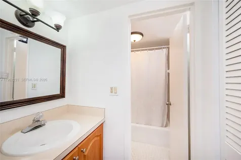 2899 Collins Avenue Miami Beach FL 33140