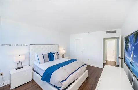 2899 Collins Avenue Miami Beach FL 33140
